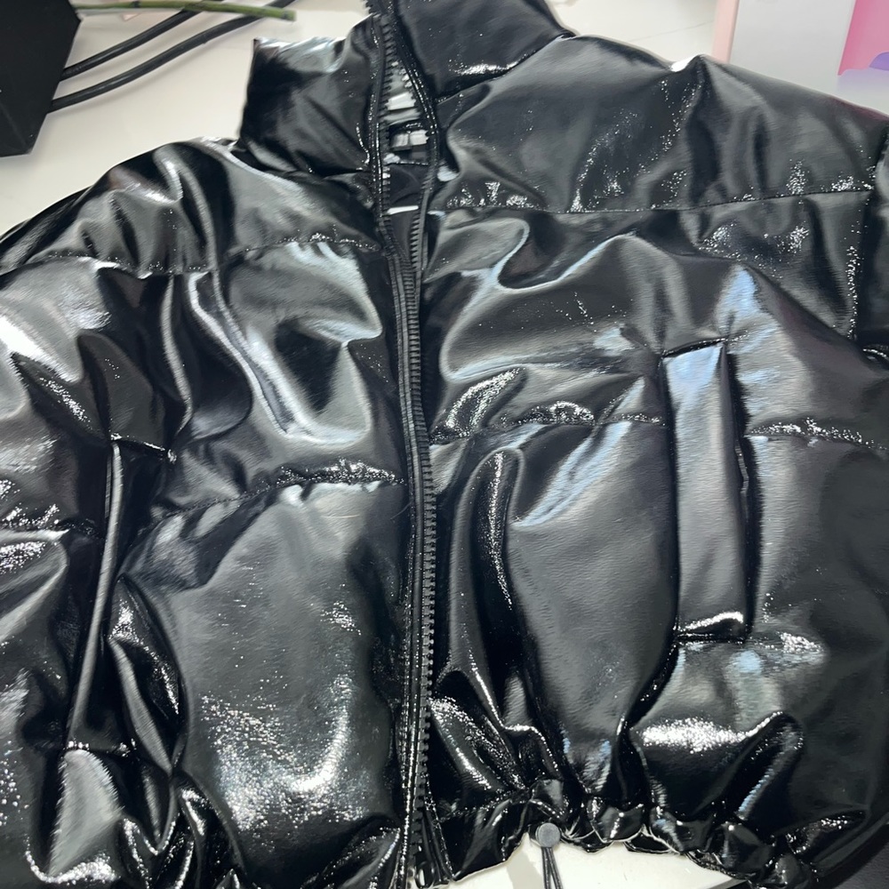 H&M black puffer jacket cropped